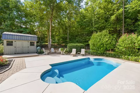 Exterior - 174 Logan Crossing Dr, Davidson, NC 28036 photo 9 of 9