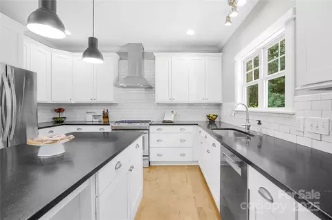 Kitchen - 174 Logan Crossing Dr, Davidson, NC 28036 photo 6 of 6