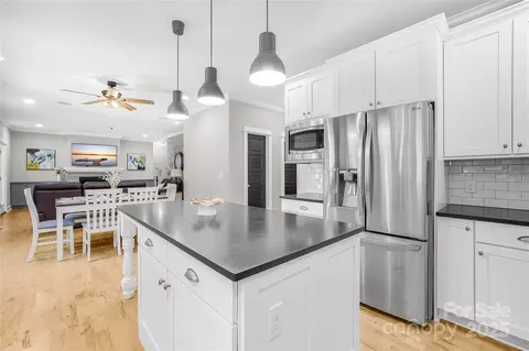 Kitchen - 174 Logan Crossing Dr, Davidson, NC 28036 photo 2 of 6