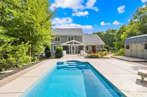 Exterior - 174 Logan Crossing Dr, Davidson, NC 28036 photo 8 of 9