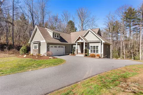 296 Morning Air Ln, Hendersonville, NC 28792