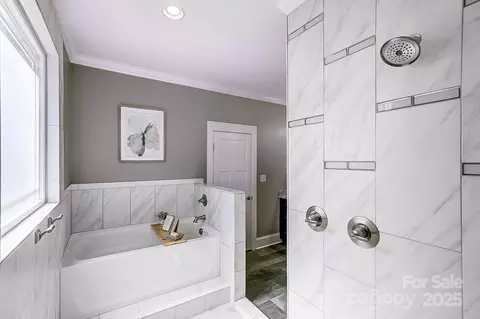 Bath - 125 Arrow Point Ln, Davidson, NC 28036 photo 7 of 9