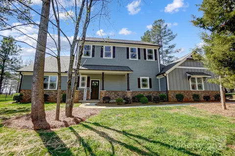 Exterior - 125 Arrow Point Ln, Davidson, NC 28036 photo 4 of 12