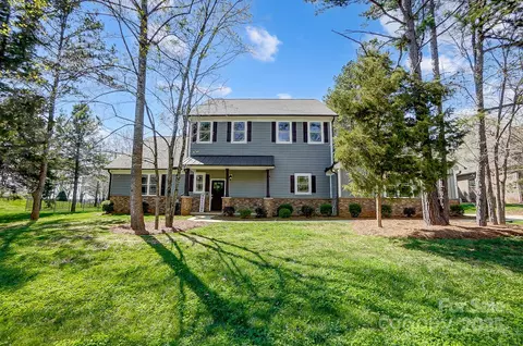 Exterior - 125 Arrow Point Ln, Davidson, NC 28036 photo 5 of 12