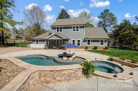 Exterior - 125 Arrow Point Ln, Davidson, NC 28036 photo 2 of 12
