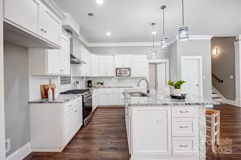 Kitchen - 125 Arrow Point Ln, Davidson, NC 28036 photo 2 of 2