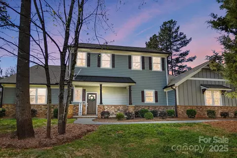 Exterior - 125 Arrow Point Ln, Davidson, NC 28036 photo 3 of 12