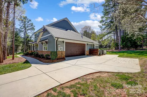 Exterior - 125 Arrow Point Ln, Davidson, NC 28036 photo 9 of 12