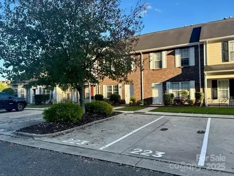 221 Linkside Se Ct SE, Lenoir, NC 28645