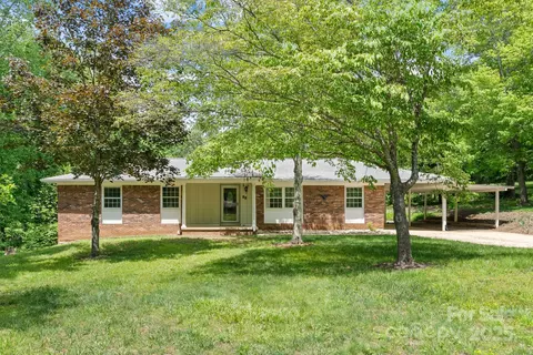 12 Springwood Dr, Asheville, NC 28805