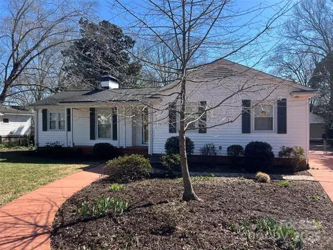 3240 Sunset Dr, Charlotte, NC 28209