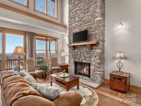 330 Vista 204 Dr #204, Mars Hill, NC 28754
