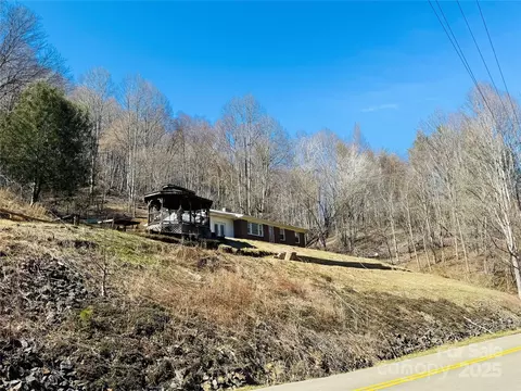 541 Big Horse Creek Rd, Lansing, NC 28643