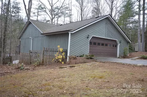 3 Jean Dr, Asheville, NC 28803