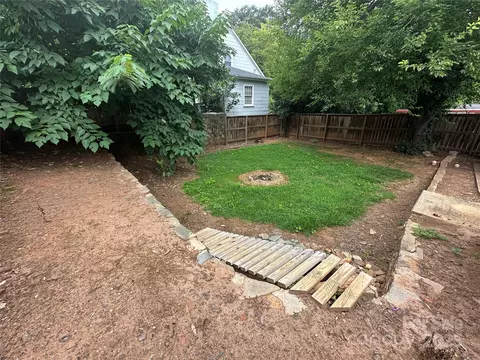 Exterior - 115 6th Ne Ave NE, Hickory, NC 28601 photo 4 of 8