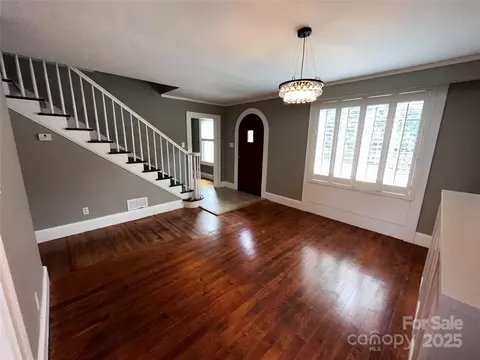 Living - 115 6th Ne Ave NE, Hickory, NC 28601 photo 5 of 5