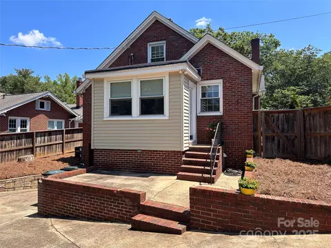 Exterior - 115 6th Ne Ave NE, Hickory, NC 28601 photo 6 of 8