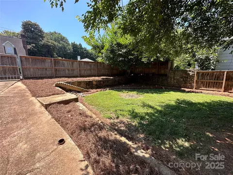 Exterior - 115 6th Ne Ave NE, Hickory, NC 28601 photo 5 of 8
