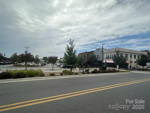 Exterior - 115 6th Ne Ave NE, Hickory, NC 28601 photo 7 of 8