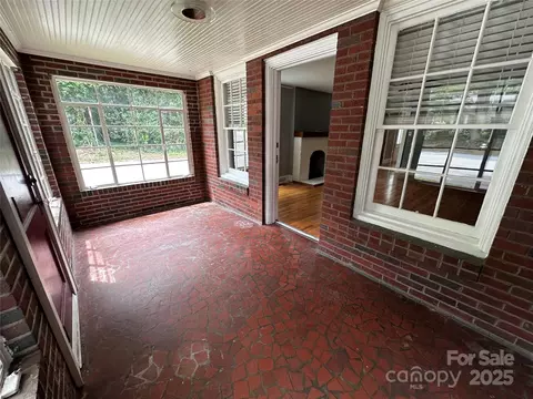 Exterior - 115 6th Ne Ave NE, Hickory, NC 28601 photo 3 of 8