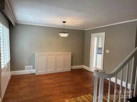 Living - 115 6th Ne Ave NE, Hickory, NC 28601 photo 4 of 5