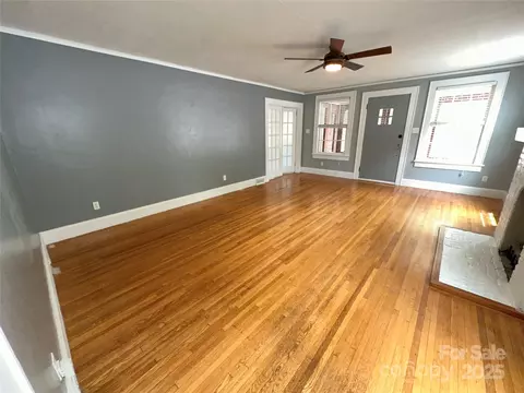 Living - 115 6th Ne Ave NE, Hickory, NC 28601 photo 1 of 5