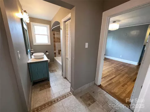 Entry Way - 115 6th Ne Ave NE, Hickory, NC 28601 photo 1 of 2