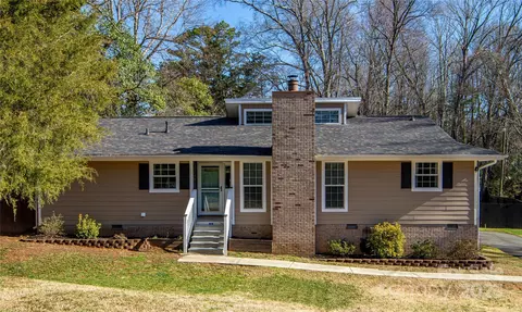 5615 Starkwood Dr, Charlotte, NC 28212