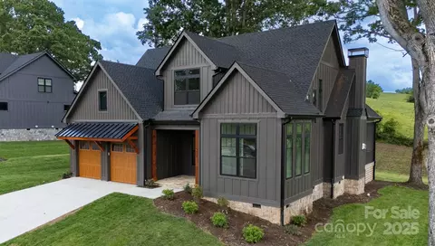 304 Mavrick Dr, Mills River, NC 28759