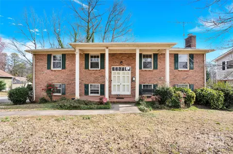 6308 Lake Forest E Rd E, Charlotte, NC 28227