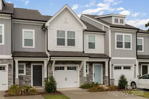 2004 Crooked Oak Ln, York, SC 29745