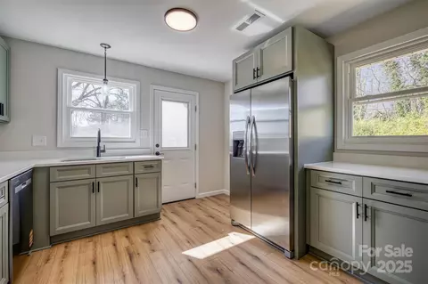 207 Page St, Morganton, NC 28655 photo 7