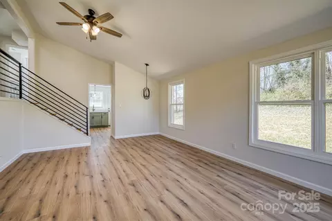 207 Page St, Morganton, NC 28655 photo 5
