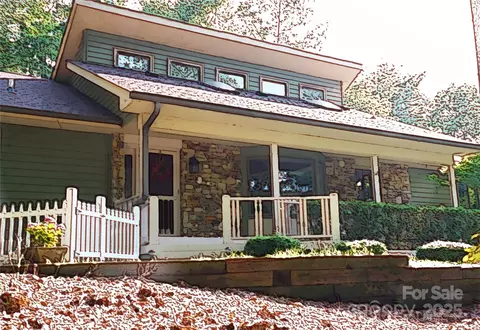 180 Thrashing Rock Dr, Hendersonville, NC 28739