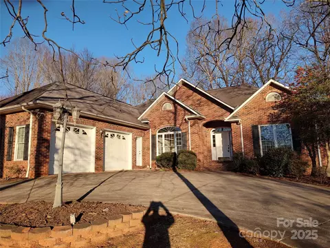 1018 Merrywood Dr, Newton, NC 28658