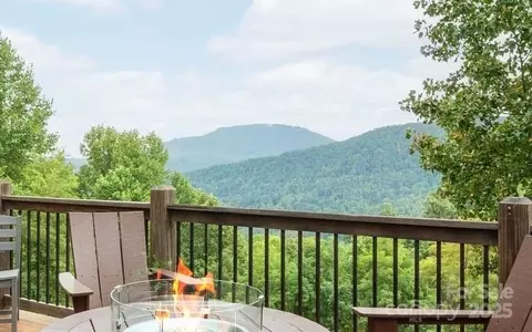 499 Warbler Ln, Black Mountain, NC 28711