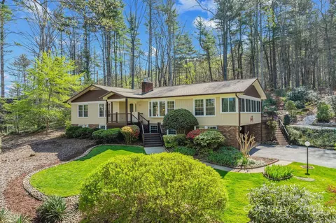 31 Glassy Mountain Dr, Hendersonville, NC 28739
