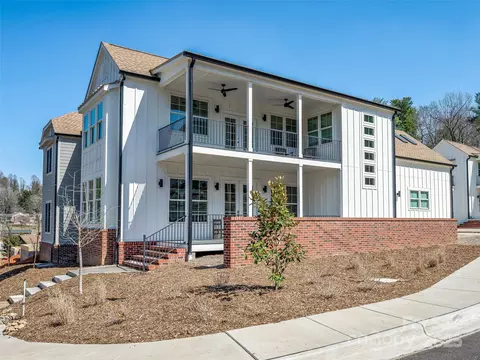 60 Skyvue Ct, Saluda, NC 28773