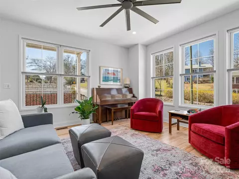 Living - 60 Skyvue Ct, Saluda, NC 28773 photo 3 of 4