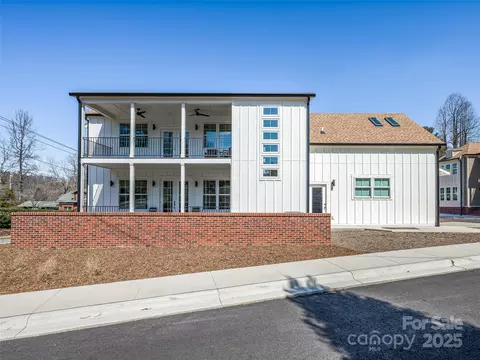 Exterior - 60 Skyvue Ct, Saluda, NC 28773 photo 3 of 8