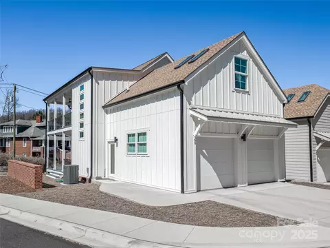 Exterior - 60 Skyvue Ct, Saluda, NC 28773 photo 4 of 8