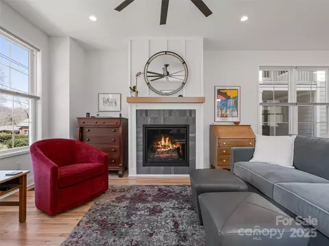 Living - 60 Skyvue Ct, Saluda, NC 28773 photo 2 of 4