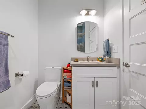 Bath - 60 Skyvue Ct, Saluda, NC 28773 photo 2 of 5