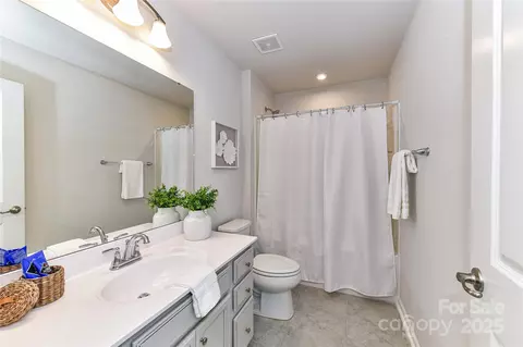 Bath - 3180 Streamside Dr, Davidson, NC 28036 photo 3 of 3