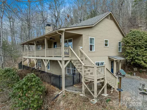 607 Blueberry Dr, Burnsville, NC 28714
