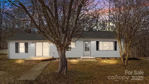 175 Kathy St, Marion, NC 28752 photo 3