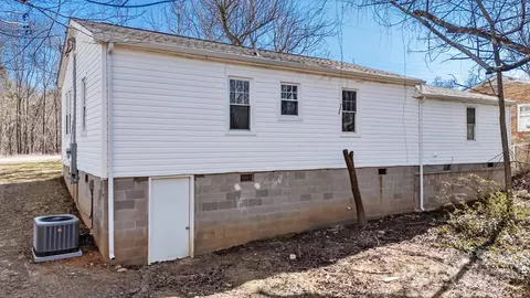 175 Kathy St, Marion, NC 28752 photo 6