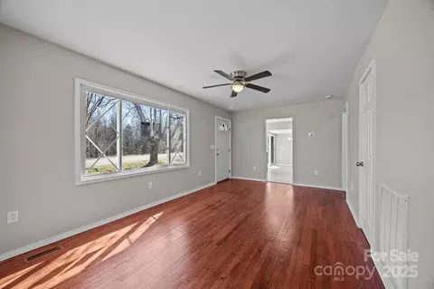 175 Kathy St, Marion, NC 28752 photo 9