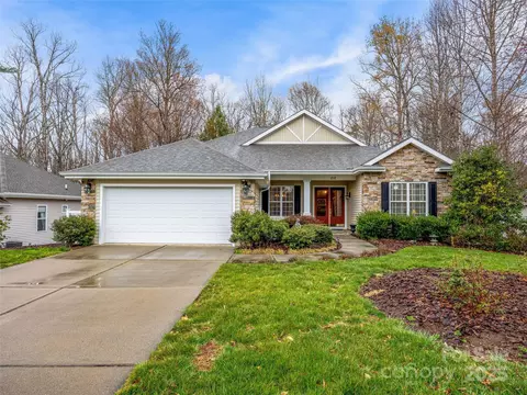 212 Eagle Chase Ln, Etowah, NC 28729