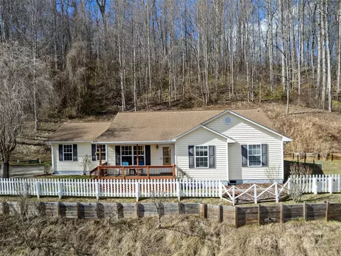 72 Meghan Ln, Waynesville, NC 28786